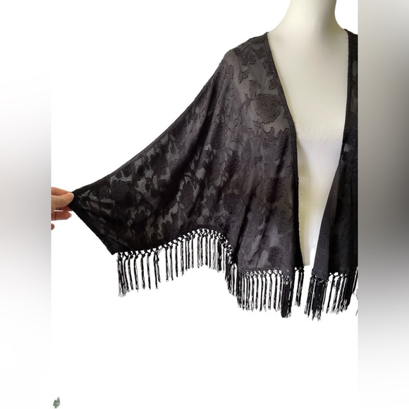 Vince Camuto black floral fringed short kimono shrug jacket, one size, bohemian - Picture 2 of 6